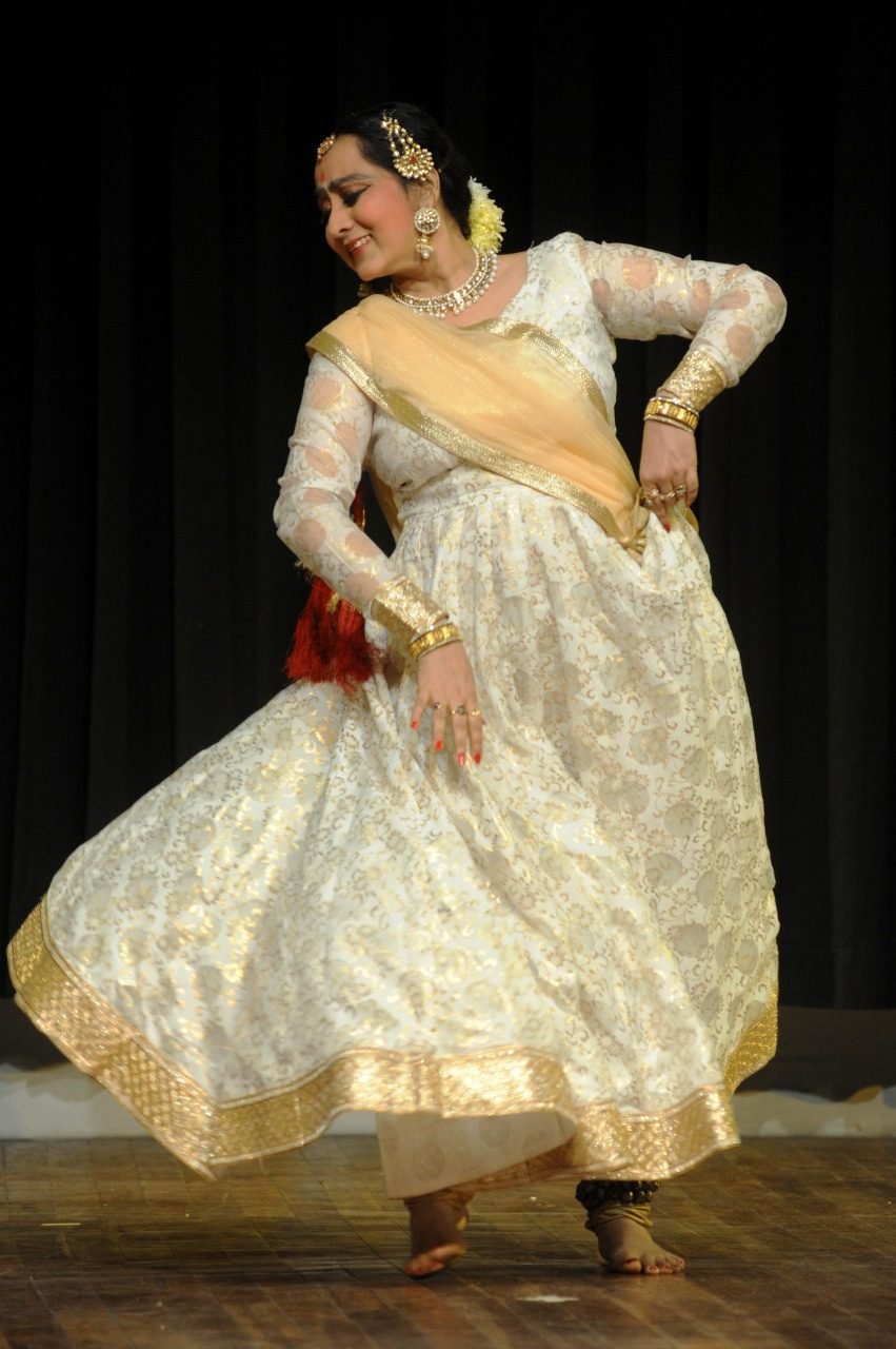 Asavari Pawar performing Kathak in a white and gold costume